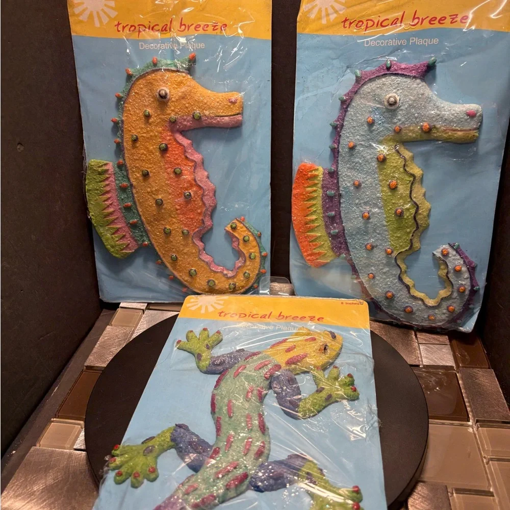 Vintage new in pack 2 Colorful Seahorse and Gecko Wall Decor glitter life